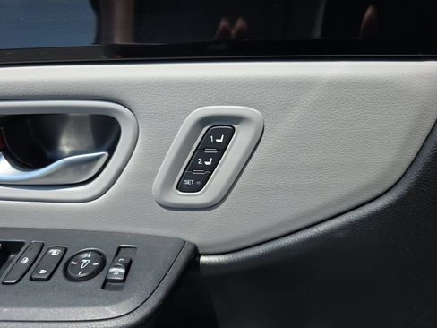 Used 2025 Honda Pilot EX-L image 16