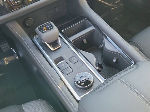 New 2025 Nissan Pathfinder SV w/ Black Appearance Package image 10