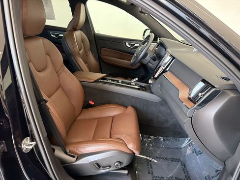 Used 2022 Volvo XC60 T8 Inscription AWD/4WD image 23