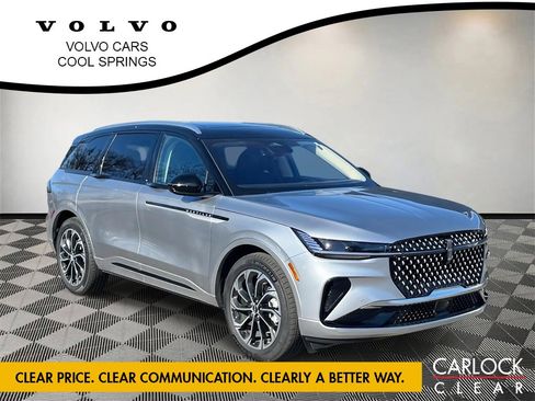 Used 2025 Lincoln Nautilus Reserve image 1