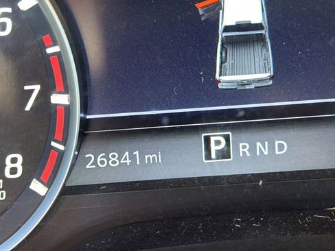 Used 2024 Nissan Titan SV w/ SV Convenience Package image 10