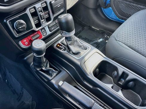 Used 2024 Jeep Wrangler Unlimited Rubicon 4xe AWD/4WD image 19
