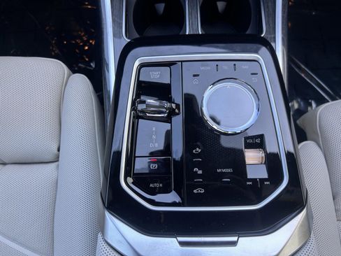 Used 2025 BMW i7 xDrive60 image 13