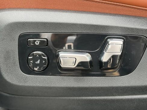 Used 2026 BMW X7 xDrive40i w/ M Sport Package AWD/4WD image 28