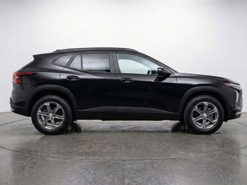 Used 2025 Chevrolet Blazer LT image 11