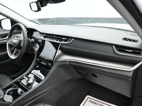 Used 2023 Jeep Grand Cherokee Limited image 11