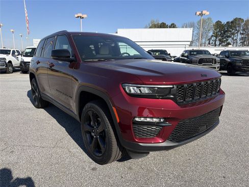 New 2025 Jeep Grand Cherokee Limited w/ Black Appearance Package AWD/4WD image 4