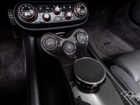 Used 2014 Ferrari California image 39