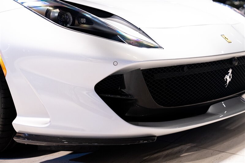 Used 2018 Ferrari 812 Superfast RWD image 17