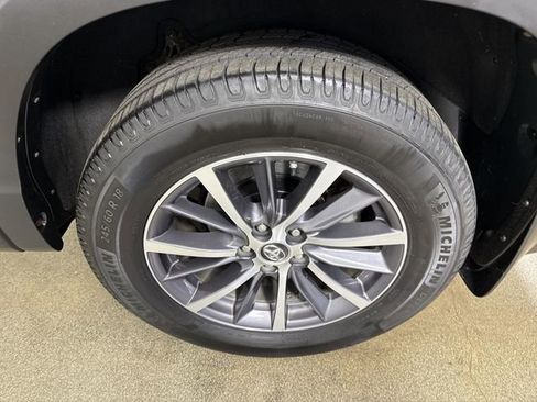 Used 2018 Toyota Highlander XLE AWD/4WD image 5
