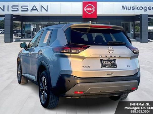 Used 2022 Nissan Rogue SV image 4