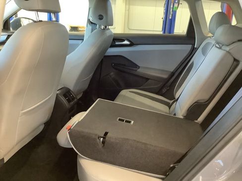 Used 2023 Volkswagen Taos SE w/ Panoramic Sunroof Package AWD/4WD image 14