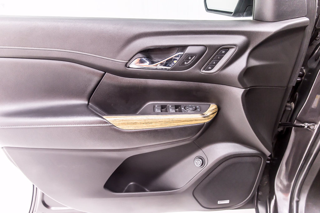 Used 2019 GMC Acadia Denali w/ Technology Package FWD image 23