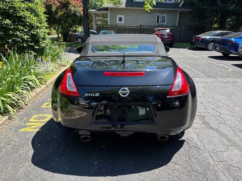Used 2010 Nissan 370Z Touring w/ Sport Pkg RWD image 11