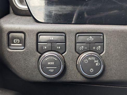 Used 2024 Chevrolet Silverado 3500 LT image 6