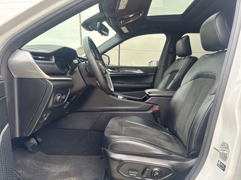 Used 2022 Jeep Grand Cherokee Altitude image 2