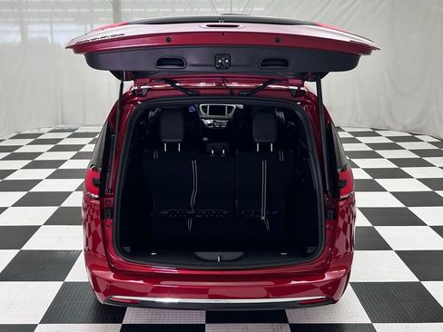 New 2026 Chrysler Pacifica Select image 10