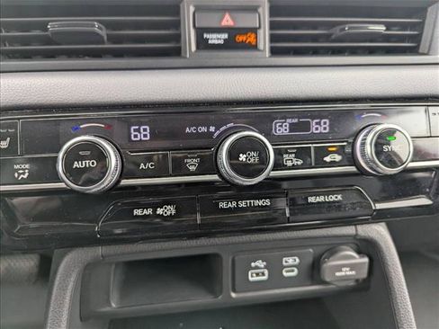 Used 2023 Honda Pilot Touring image 19