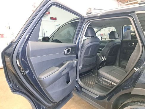 Used 2023 Kia Sorento EX image 12