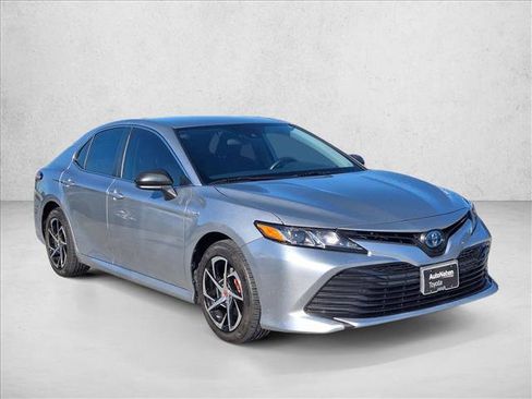 Used 2019 Toyota Camry LE image 3