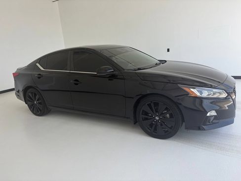 Used 2022 Nissan Altima 2.5 SR w/ Midnight Edition Package FWD image 1