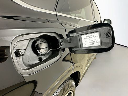 Used 2022 Bentley Bentayga AWD/4WD image 39