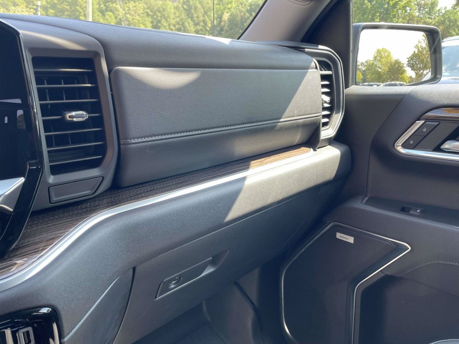 Used 2026 Chevrolet Silverado 1500 LT Trail Boss w/ LT Trail Boss Premium Package AWD/4WD image 17