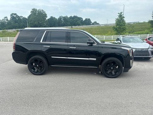 Used 2018 Cadillac Escalade Premium Luxury RWD image 26