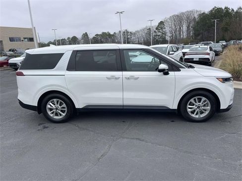 Used 2023 Kia Carnival LX image 8
