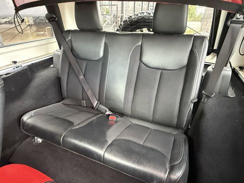 Used 2017 Jeep Wrangler Sahara AWD/4WD image 14