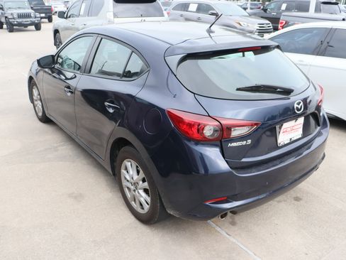 Used 2018 MAZDA MAZDA3 Sport FWD image 6