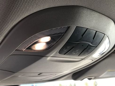 Used 2024 Chrysler Pacifica Touring-L image 9