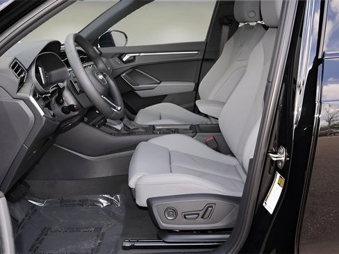 Used 2025 Audi Q3 2.0T Premium w/ Convenience Package image 13
