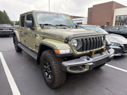 Used 2025 Jeep Gladiator Sport AWD/4WD image 4