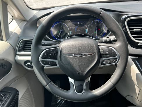 Used 2022 Chrysler Pacifica Touring-L FWD image 20