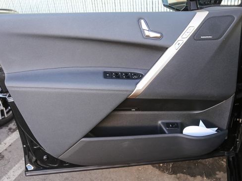 Used 2025 BMW iX xDrive50 image 17