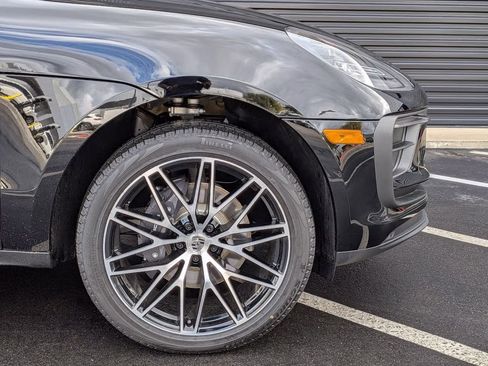 Used 2026 Porsche Macan AWD/4WD image 11