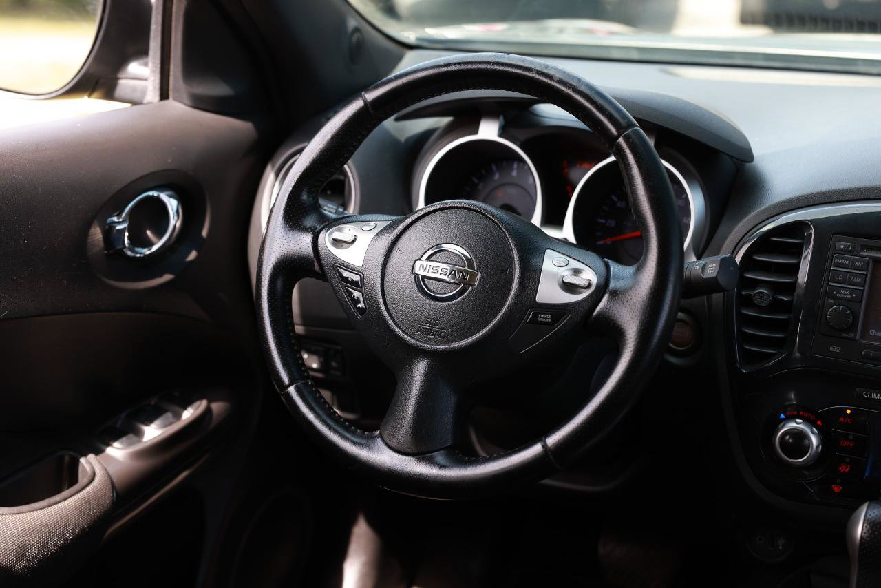 Used 2012 Nissan Juke SL FWD image 29