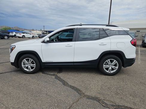 Used 2022 GMC Terrain SLE w/ Driver Convenience Package FWD image 8
