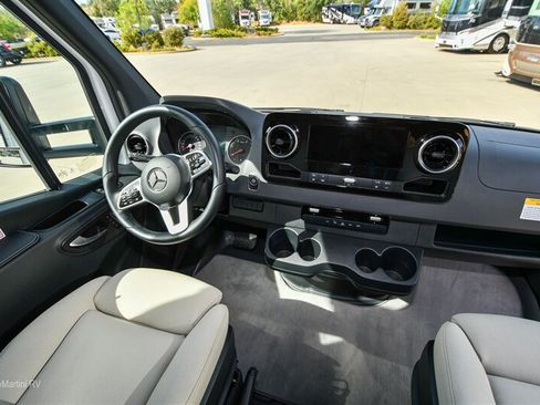 Used 2021 Mercedes-Benz Sprinter 3500 image 3