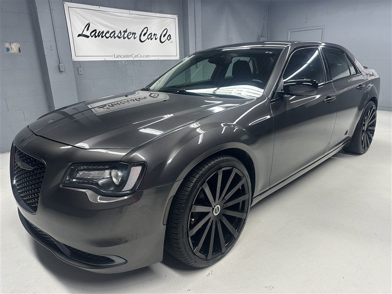 Used 2019 Chrysler 300 Touring w/ Sport Appearance Package RWD image 1
