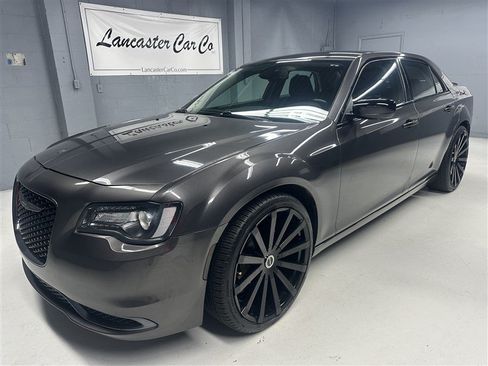 Used 2019 Chrysler 300 Touring w/ Sport Appearance Package RWD image 1