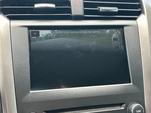 Used 2017 Ford Fusion SE w/ Fusion SE Technology Package FWD image 43