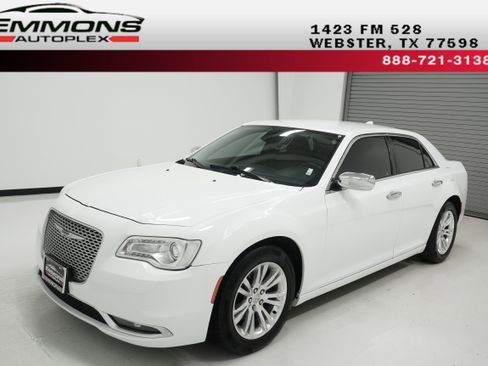 Used 2017 Chrysler 300 Limited w/ Driver Convenience Group RWD image 1