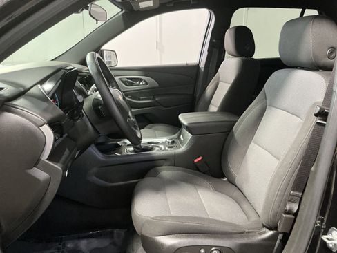 Used 2023 Chevrolet Traverse LT image 14