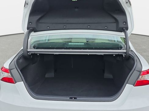 Used 2020 Toyota Camry LE w/ Convenience Package FWD image 12