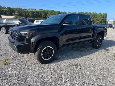 Used 2024 Toyota Tacoma TRD Off-Road image 2