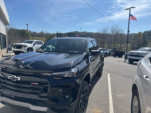 Used 2025 Chevrolet Colorado Z71 w/ Z71 Convenience Package 2 image 6