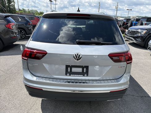 Used 2020 Volkswagen Tiguan SEL AWD/4WD image 5