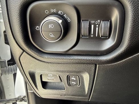 Used 2023 RAM 1500 Laramie AWD/4WD image 16